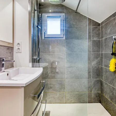 2 Bedroom Pet Friendly In Hébergement de vacances Pitres